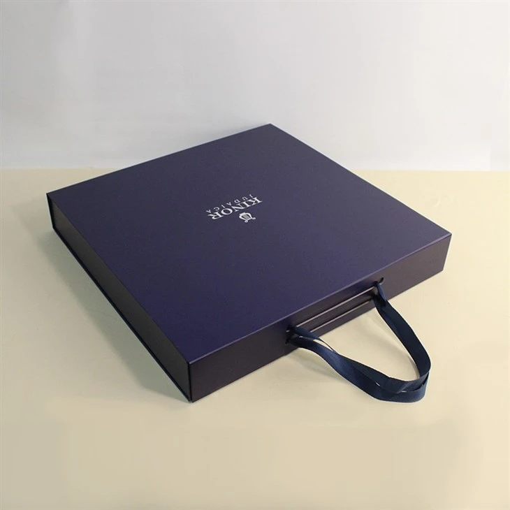 Custom Packaging For Apparel