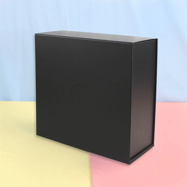 Decorative Box With Magnetic Closure