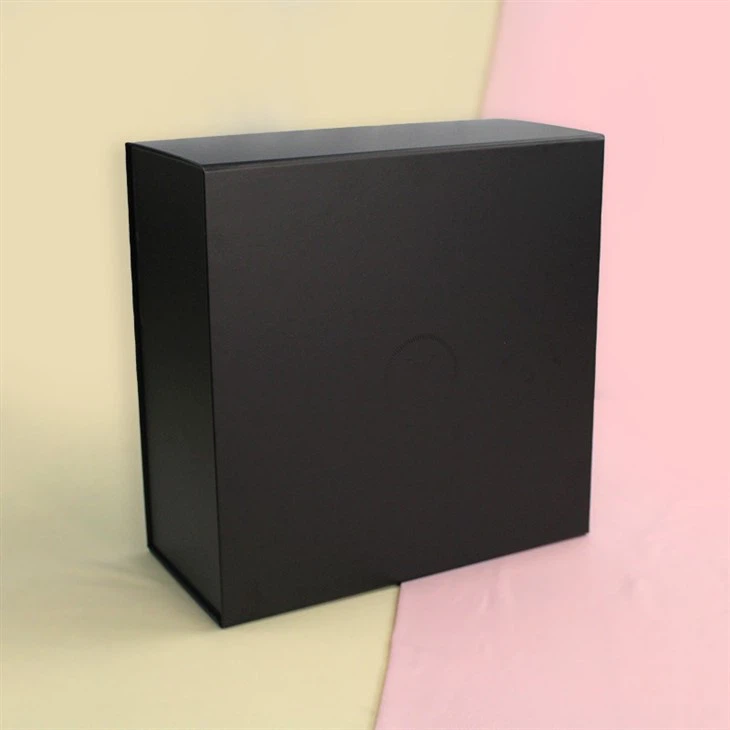 Decorative Box With Magnetic Closure
